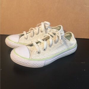 Converse All-Star low-top Shoes, Perforated lime green unisex kid’s size 13.5